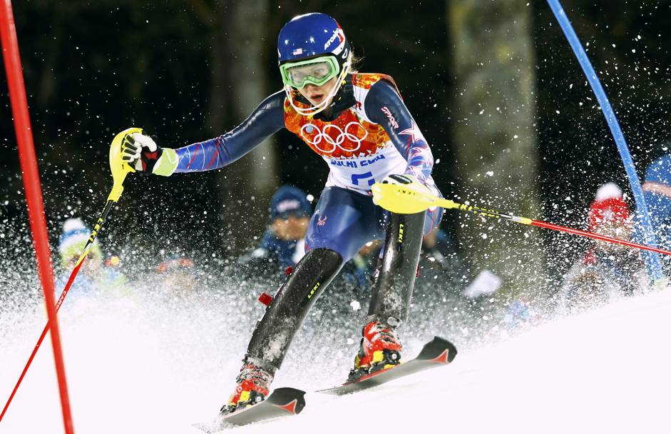 Neve e paletti. Mikaela Shiffrin durante la discesa nello slalom femminile (Reuters)